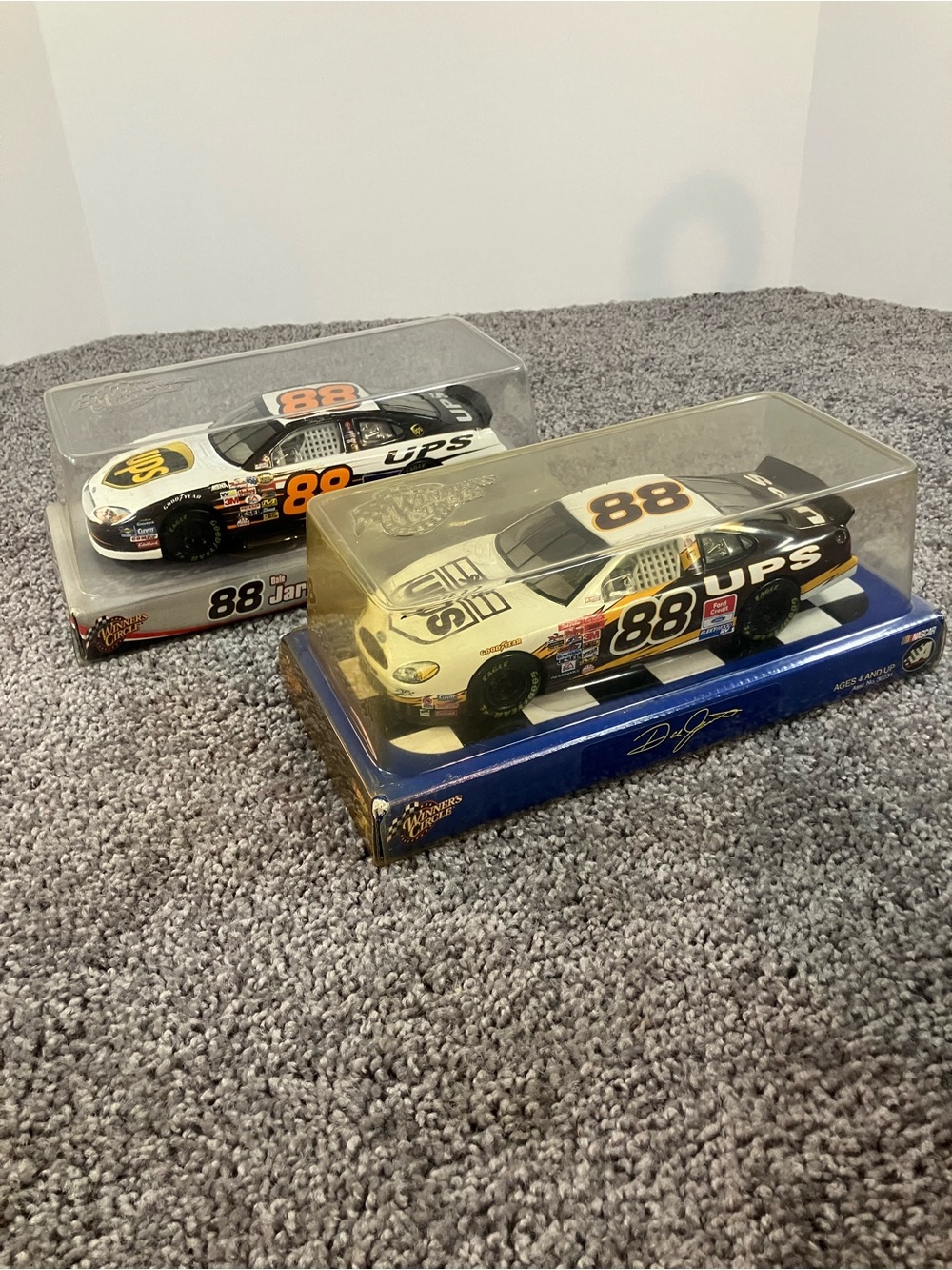 Dale Jarrett #88 UPS 1/24 Scale Nascar Winners Circle Lot (2)